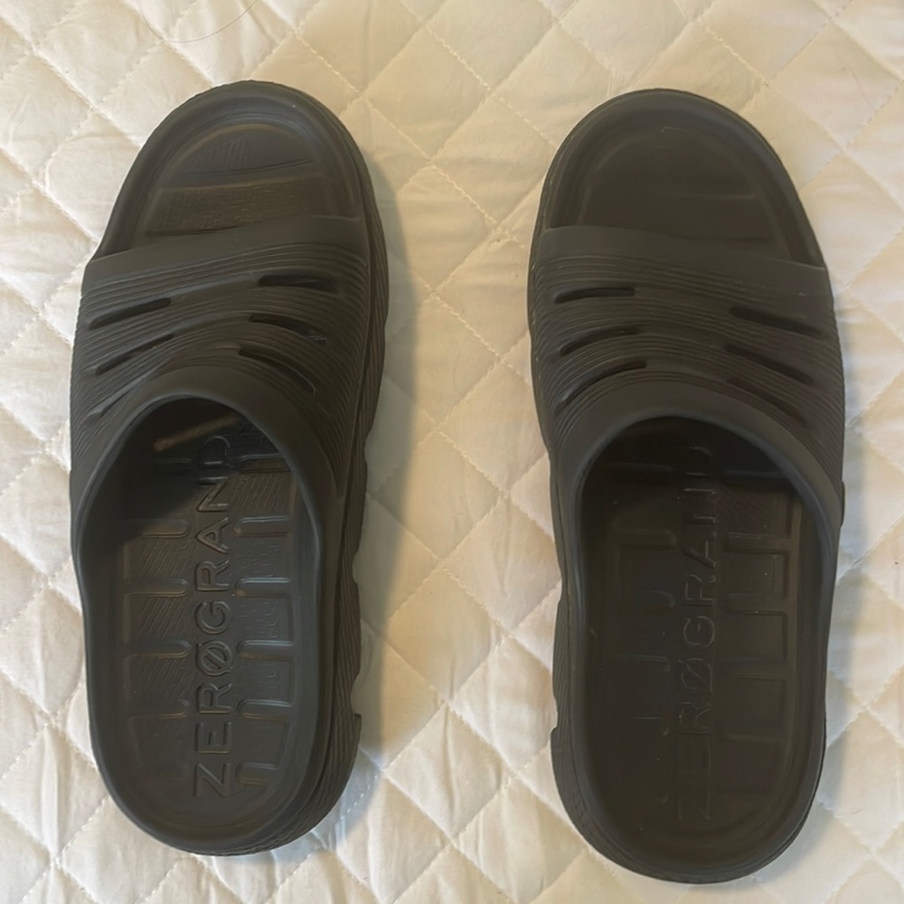 Coke Haan Zerogrand Slides Recovery Sandals Flip Flops Size 8 EUC